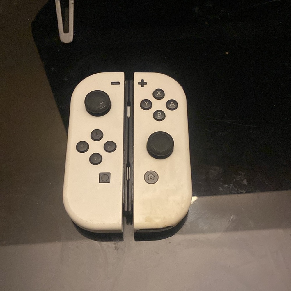 New Nintendo switch oled Bundle - Picture 3 of 10